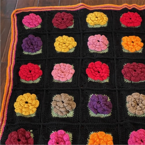 Vtg Crocheted Granny Square 3D Puffy Flowers Afghan Throw blanket - Picture 3 of 11